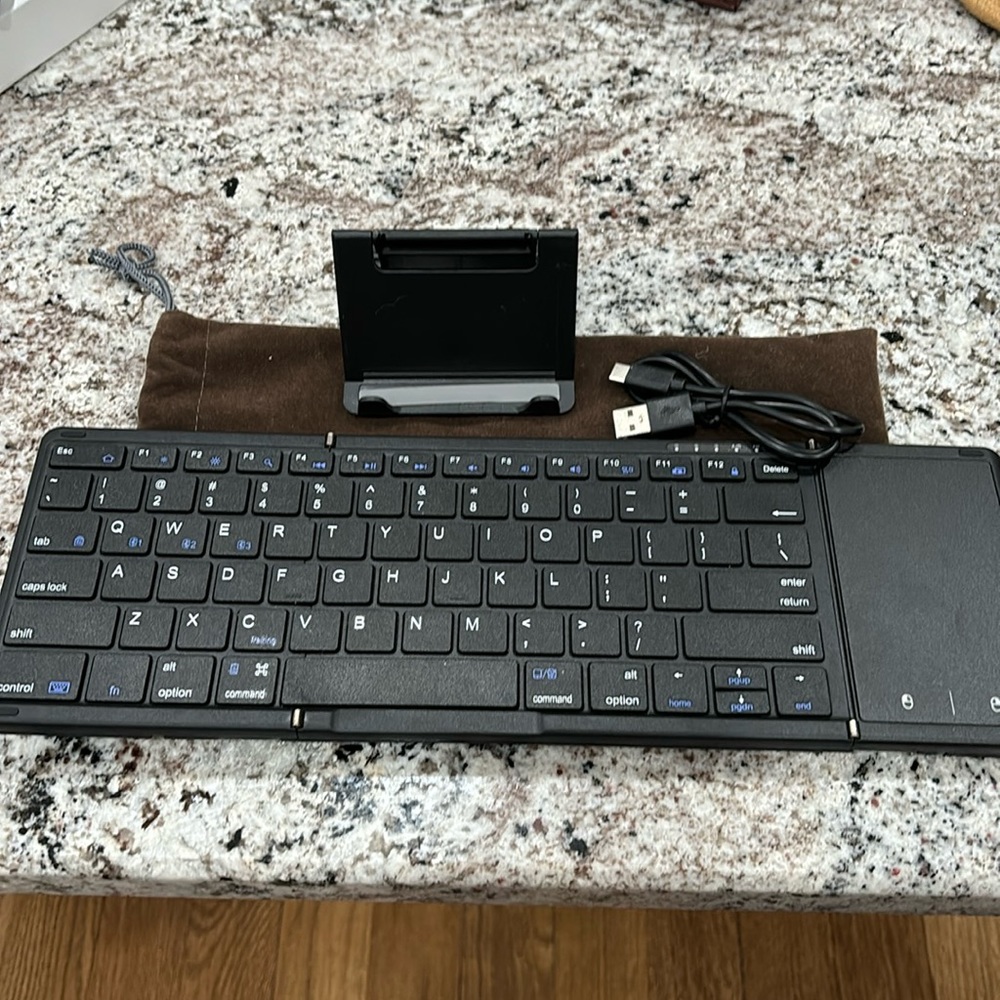 Samsers foldable Bluetooth keyboard with mousepad